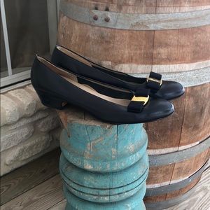 Salvatore Ferragamo Navy Bow Shoes Low Heel 9AAA